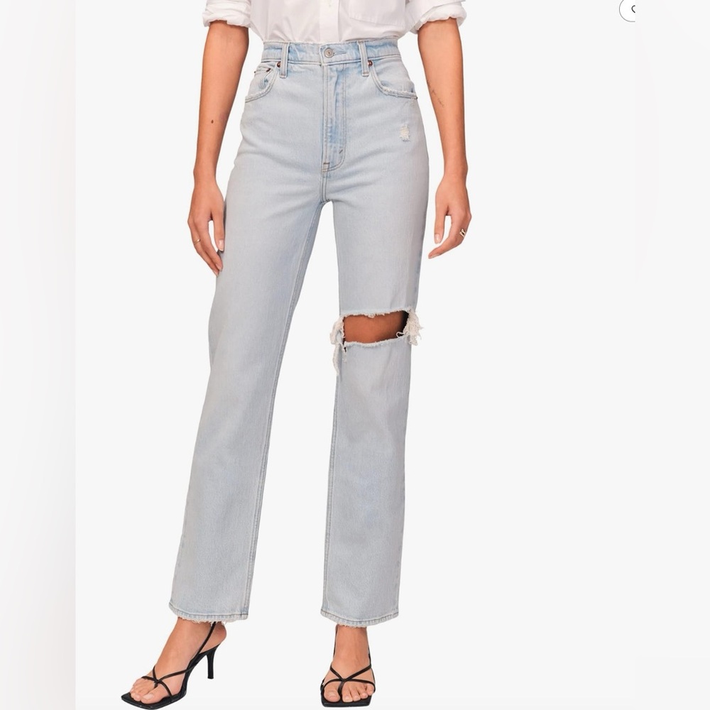 Abercrombie & Fitch Ultra High Rise 90s Straight Jeans. 26 Regular curve love